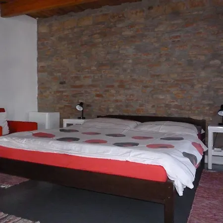 ゲストハウス 100 Baranyos