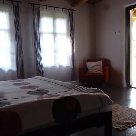 100 Baranyos ゲストハウス 3*